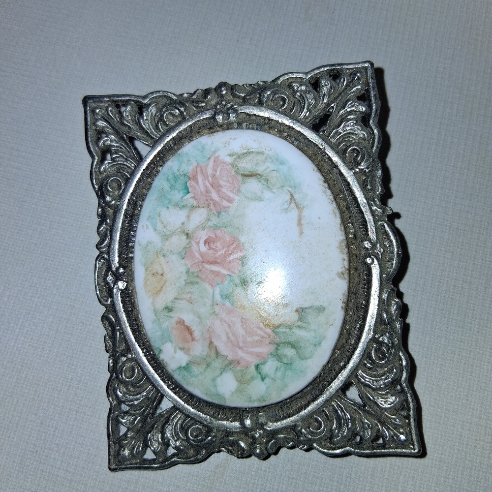 Vintage Floral Belt Buckle with Silver Frame